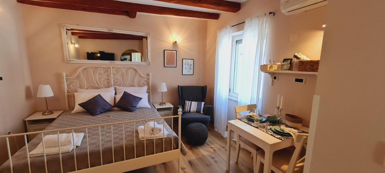 Studio Apartments Malu Пула Екстериор снимка