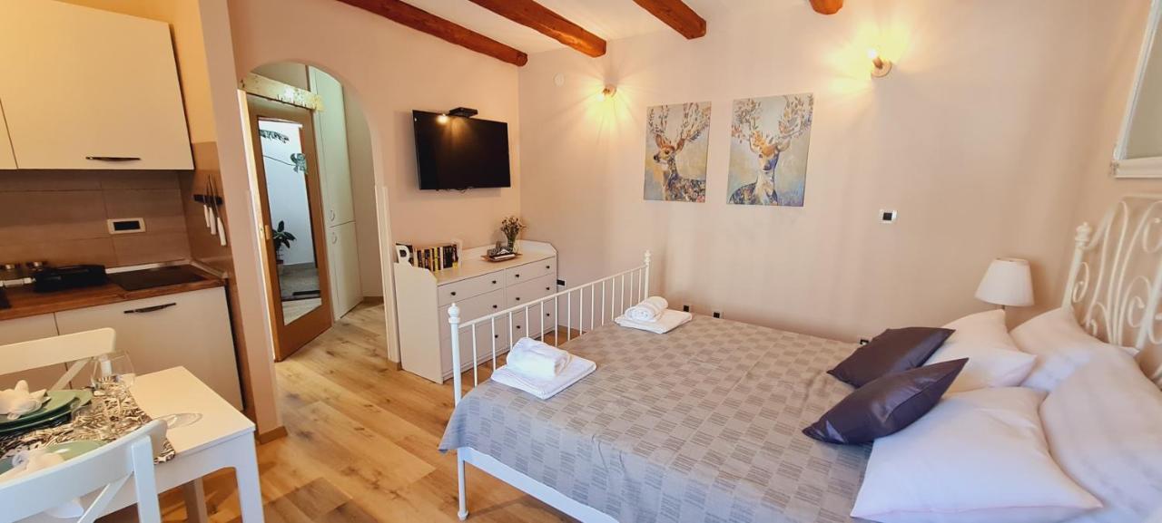 Studio Apartments Malu Пула Екстериор снимка