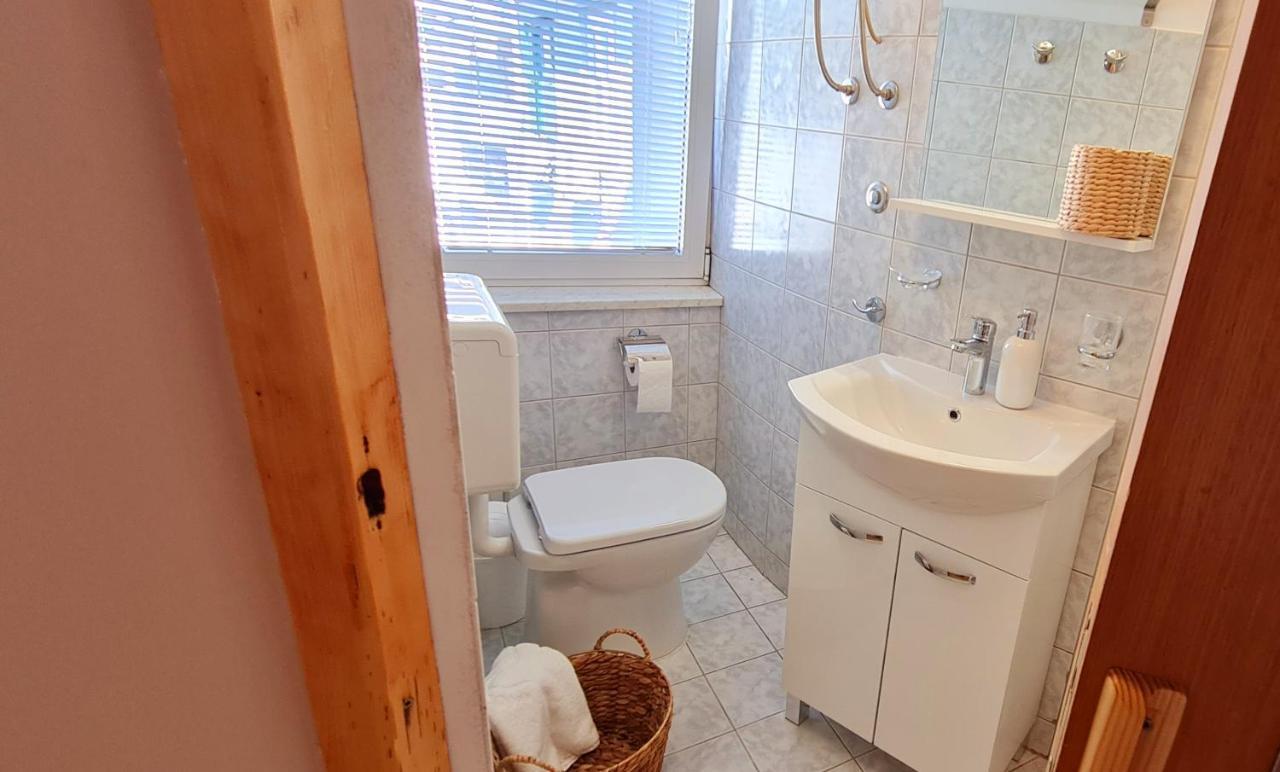 Studio Apartments Malu Пула Екстериор снимка