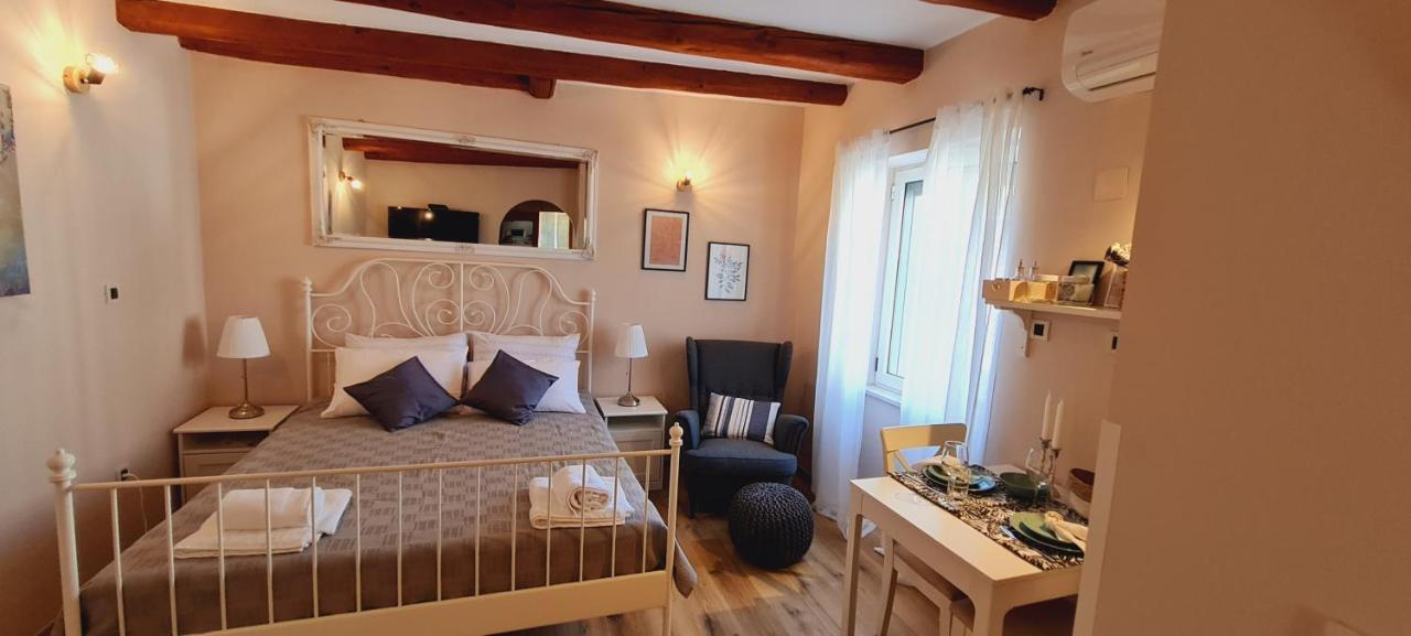 Studio Apartments Malu Пула Екстериор снимка