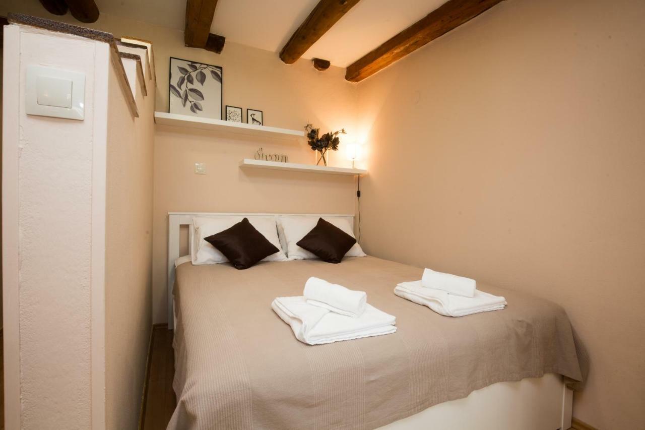Studio Apartments Malu Пула Екстериор снимка