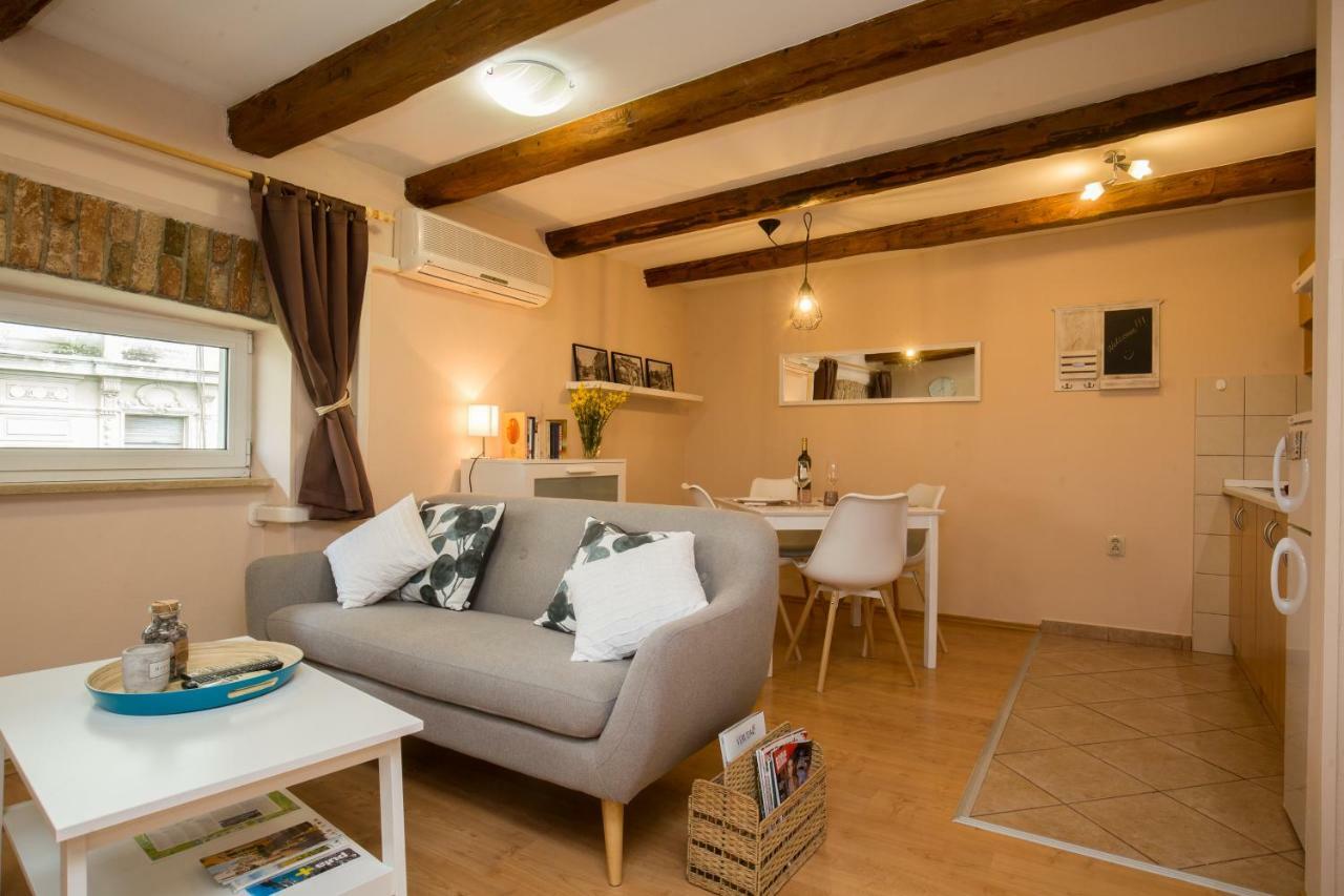 Studio Apartments Malu Пула Екстериор снимка