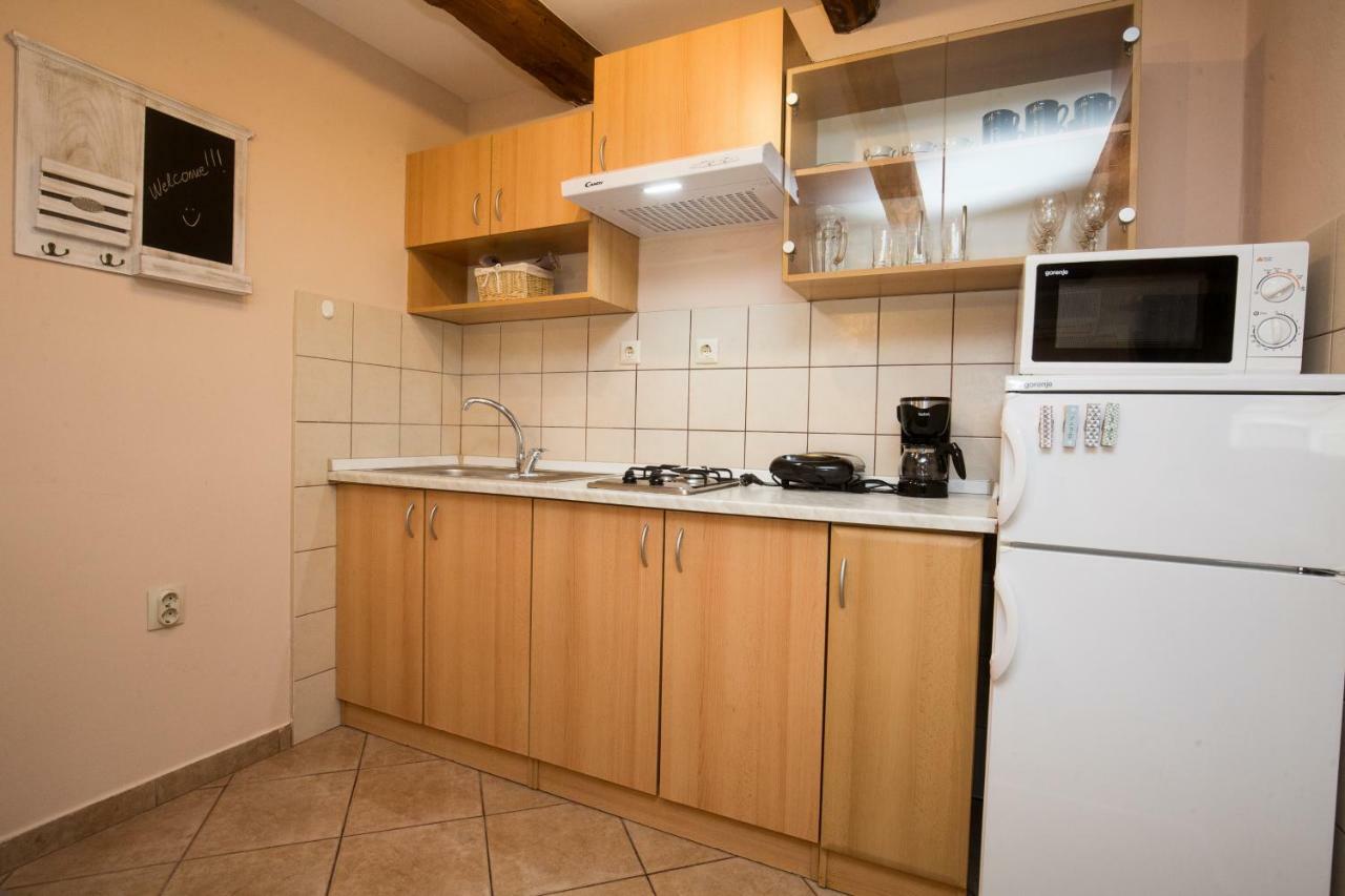 Studio Apartments Malu Пула Екстериор снимка