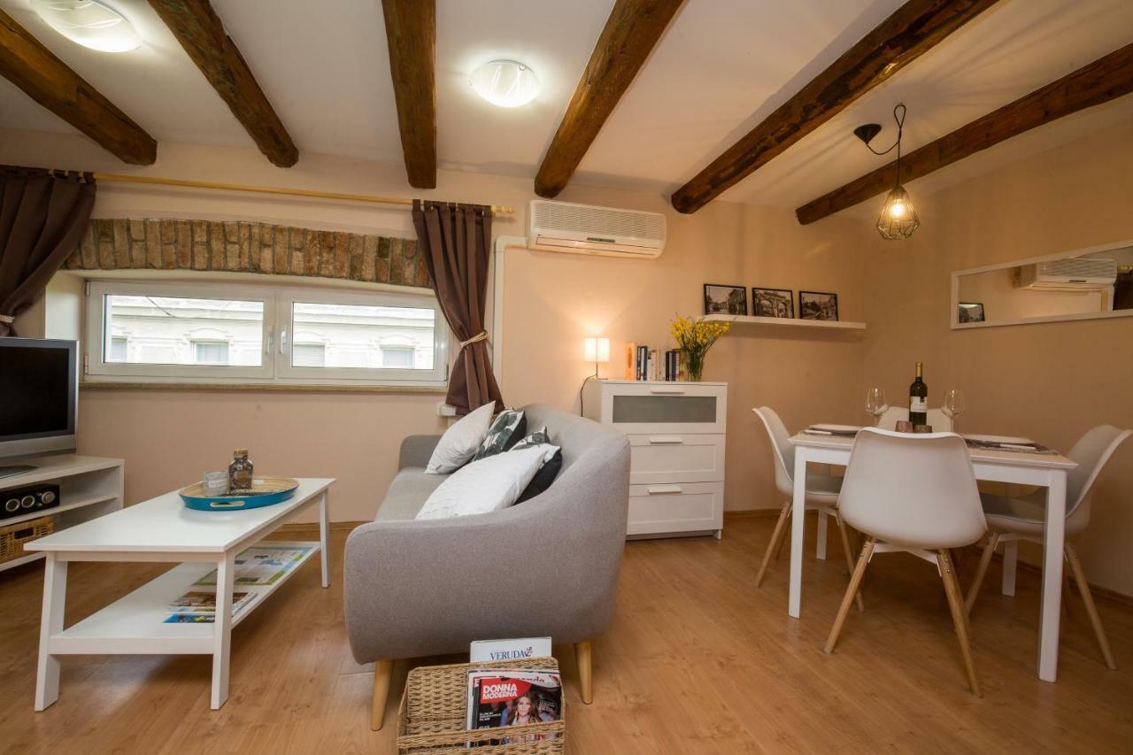 Studio Apartments Malu Пула Екстериор снимка