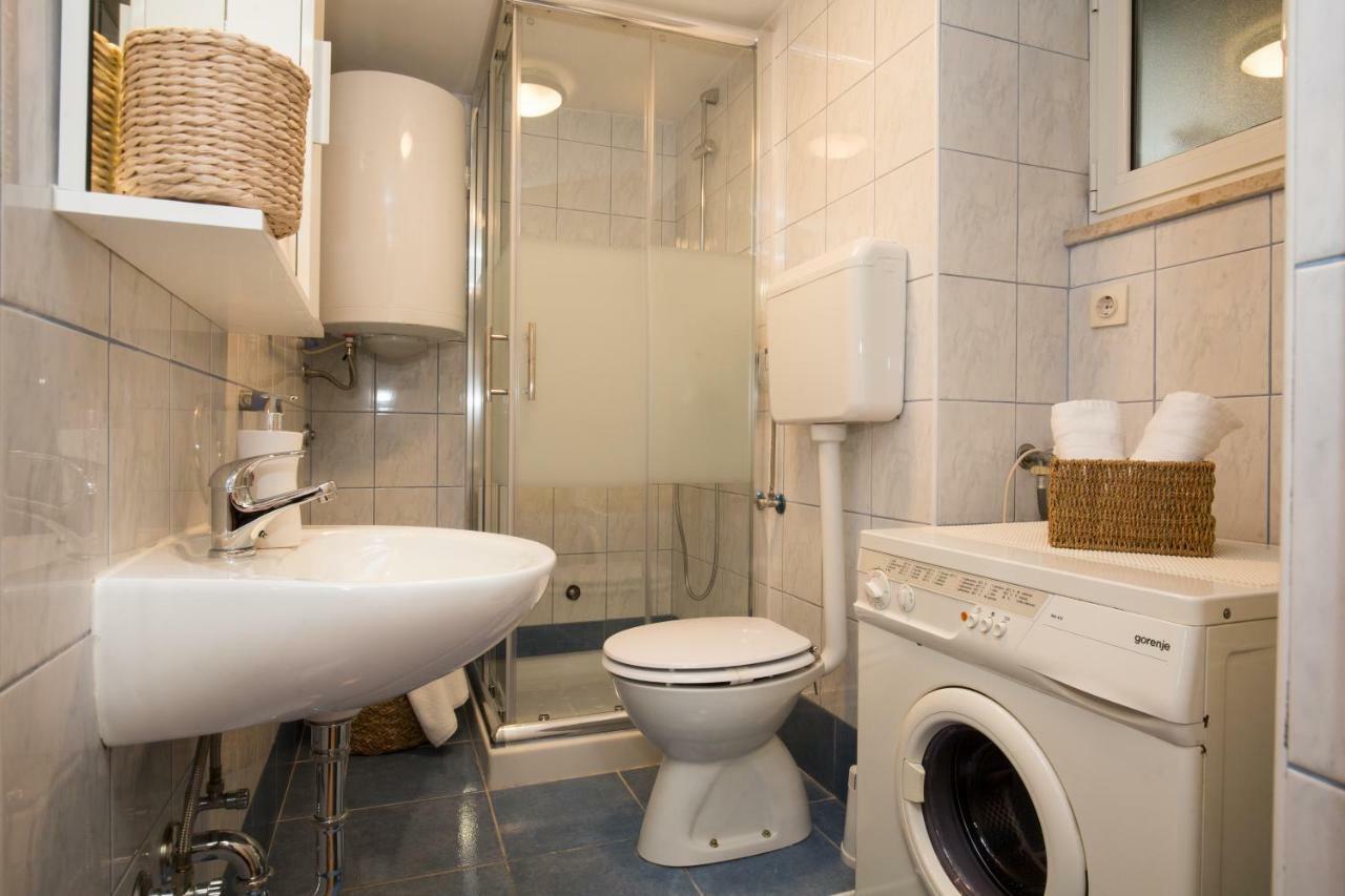 Studio Apartments Malu Пула Екстериор снимка